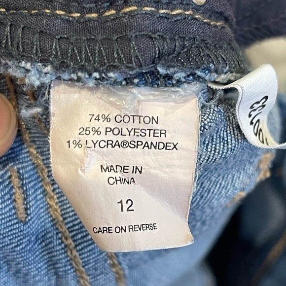 Soho New York & Company Distressed Bermuda jeans shorts size 12 - Picture 4 of 5